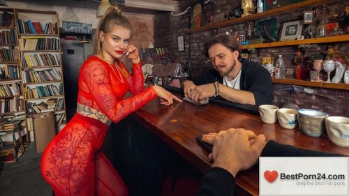 Hunt 4K - Alice Deliora