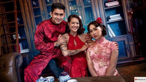 Family Strokes - Kitty Chow & Naomi Korae