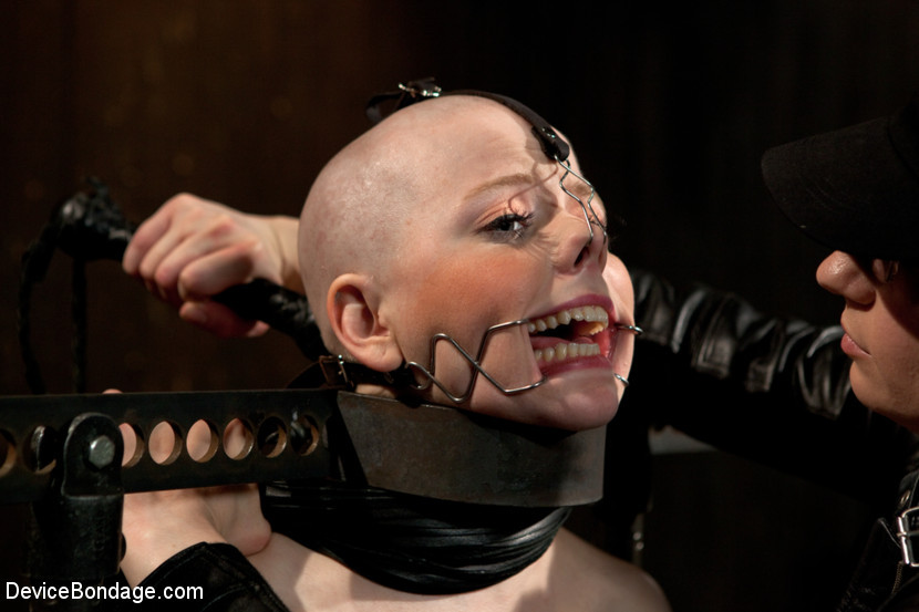 BestBDSM24.com - Image 23625 - Alani Pi - Head Shaved Slut Live Show - Part 1